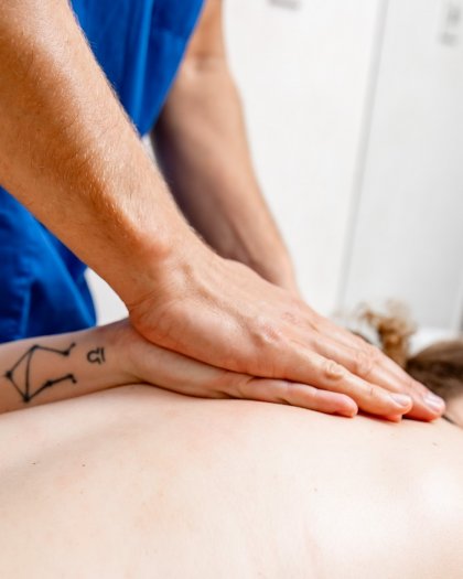 Терапевтичний масаж шийно-комірцевої зони та попереку